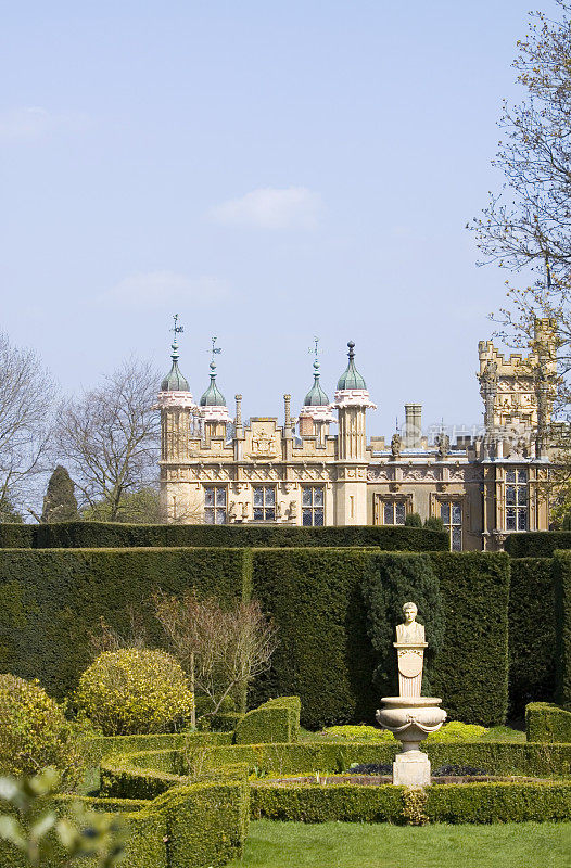 春天的Knebworth House